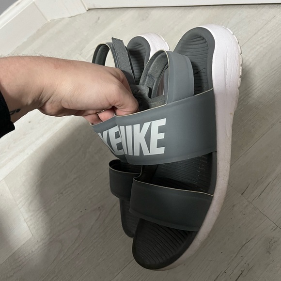 Nike Gray Sandals Women sz10 - Picture 2 of 4